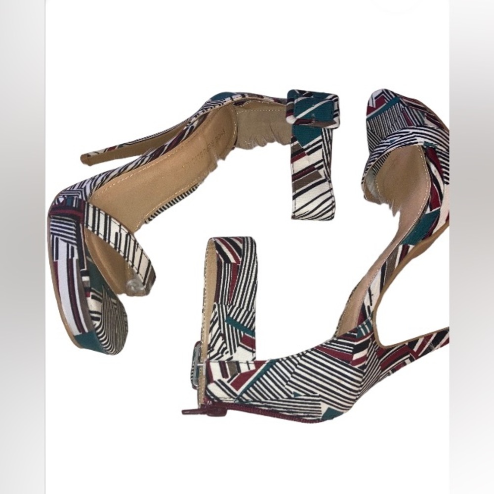 Tribal heels size 8.  Perfect for a night out.  Good as new.